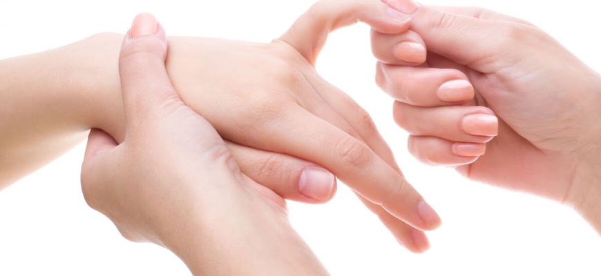 Боль в суставах пальцев рук: причины и лечение народными средствами
