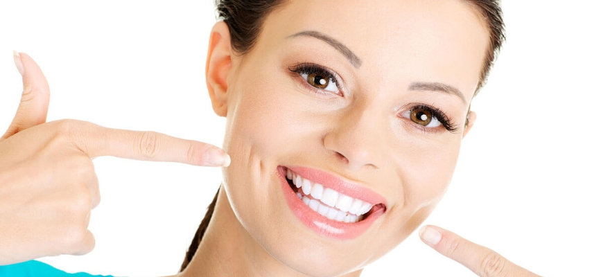 Сколько стоит отбелить зубы у стоматолога?