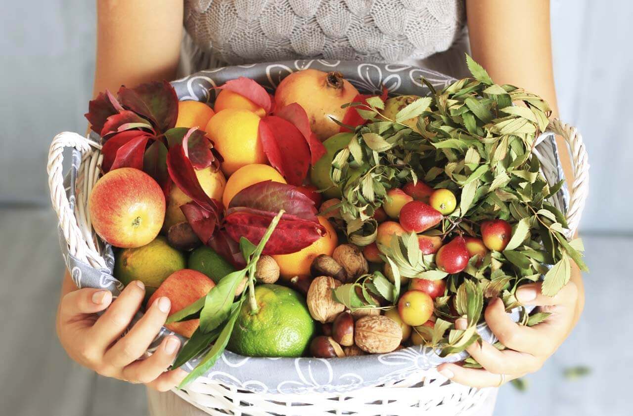 Ешь больше фруктов и овощей. Осенний рацион фруктов и овощей. Осенние овощи и фрукты для здоровья. Правильное питание овощи. Фрукты для здоровья.